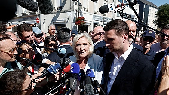 Le Pen aprovecha su periplo judicial para impulsar su campaña presidencial