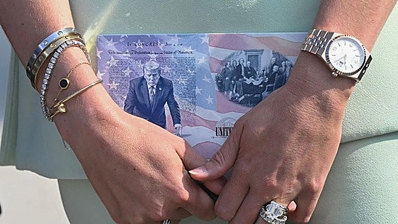 Washington emite los primeros pasaportes con la cara de Trump