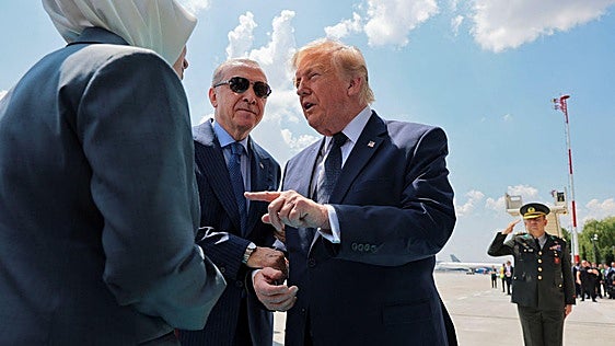 Trump dice que España es «un aliado terrible» y amenaza con cortar todas las relaciones comerciales con el país