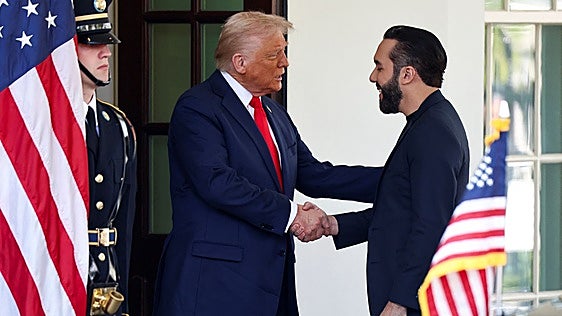 Trump consagra a Bukele como modelo para el continente americano