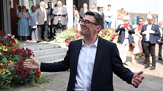 Burnham asume el liderazgo del laborismo británico «con un plan para batir a la nueva derecha»