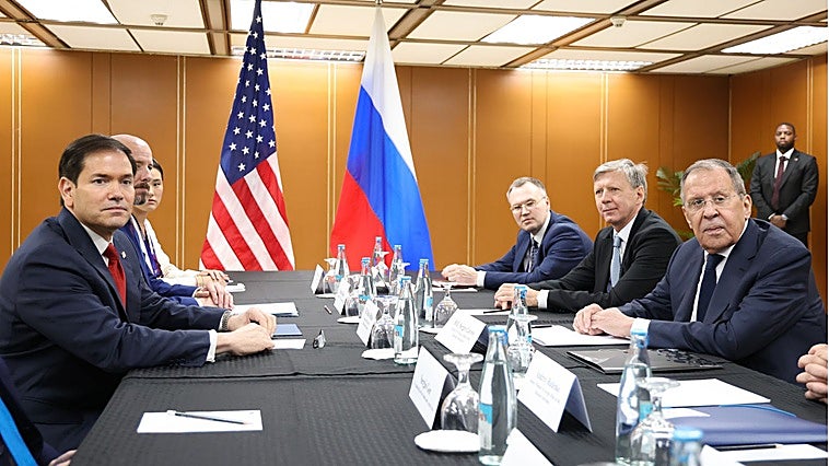 Rubio y Lavrov abordan en Manila el fin de la guerra de Ucrania y la relación entre EE UU y Rusia