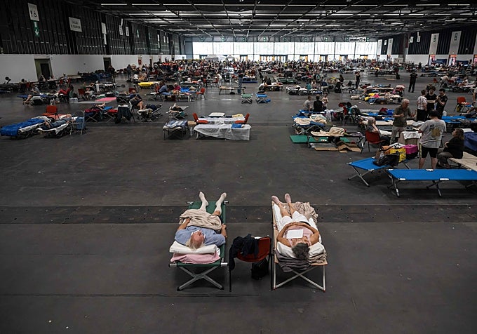 Miles de personas han tenido que cobijarse en instalaciones de diferente índole.