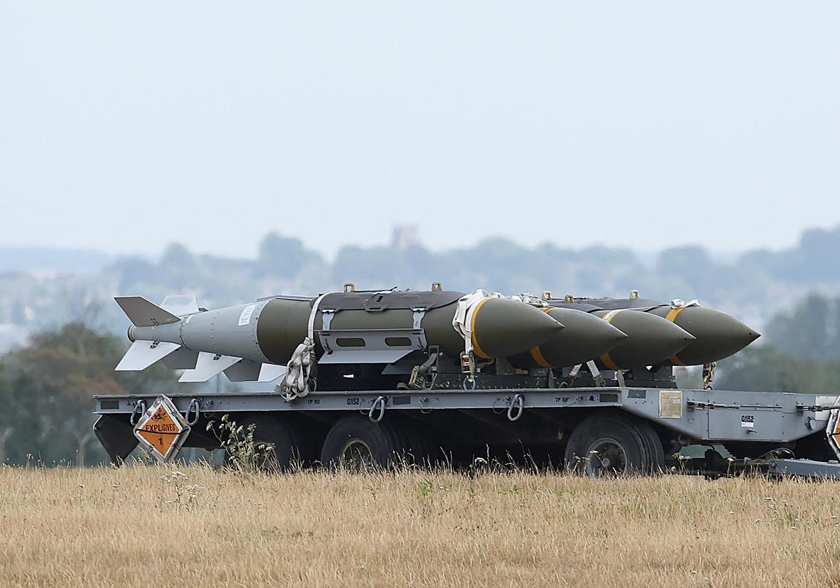 Municiones en la base aérea de la RAF Fairford, que alberga personal de la Fuerza Aérea de los Estados Unidos (USAF).