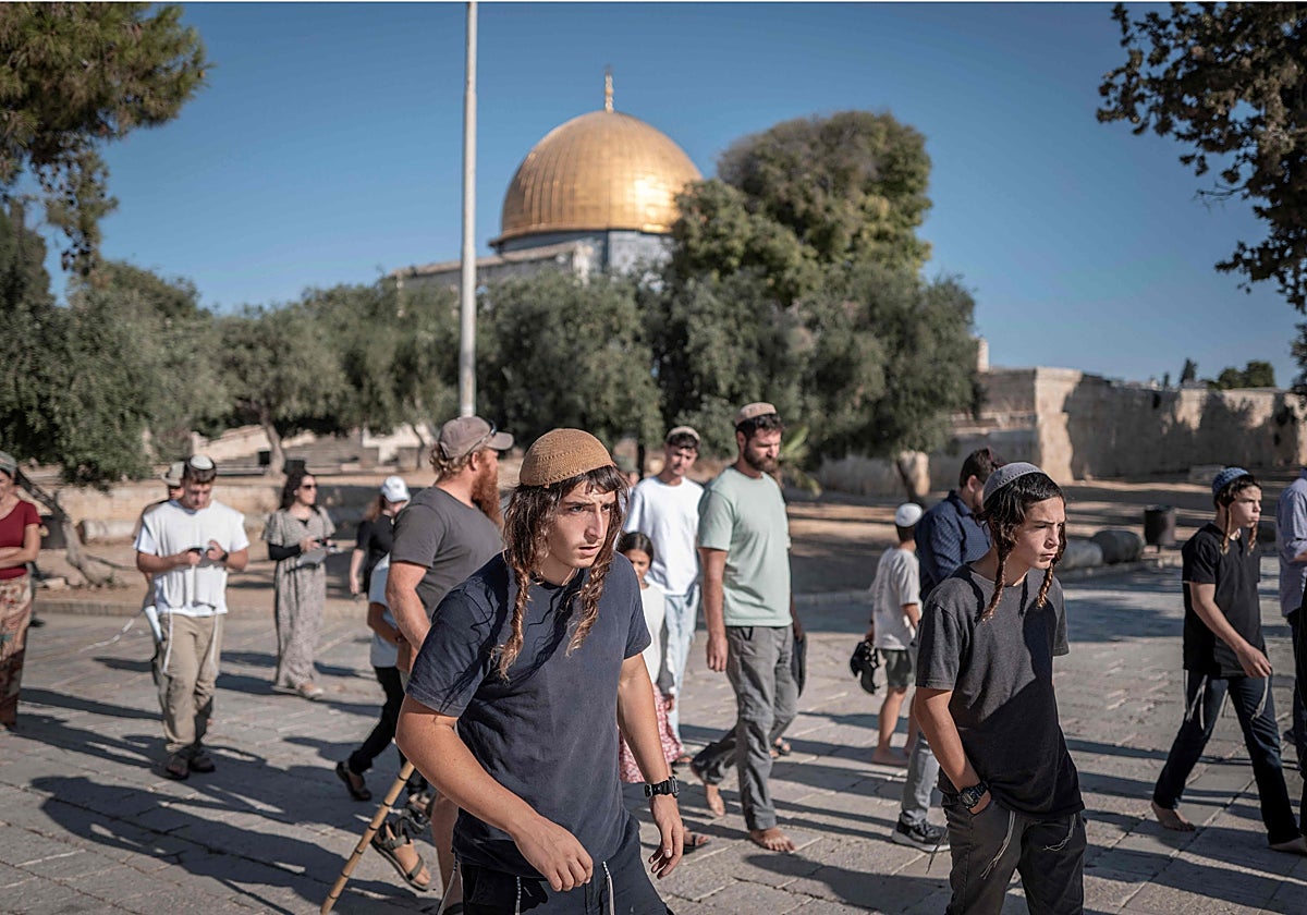 Extremistas judíos en la Explanada de las Mezquitas, en Jerusalén.