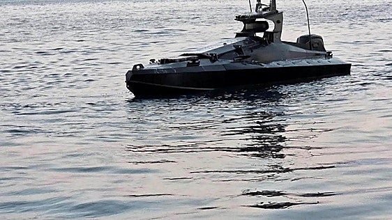 Un caza rumano destruye un dron naval ruso cargado de explosivos junto a una plataforma gasística