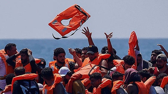 Meloni niega el «efecto bumerán» del pacto migratorio mientras crecen las devoluciones a Italia
