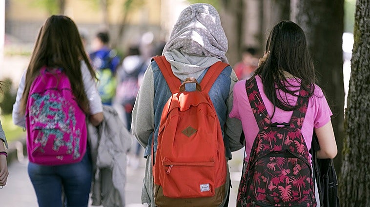 Zúrich prohíbe el uso del velo islámico en escuelas y guarderías
