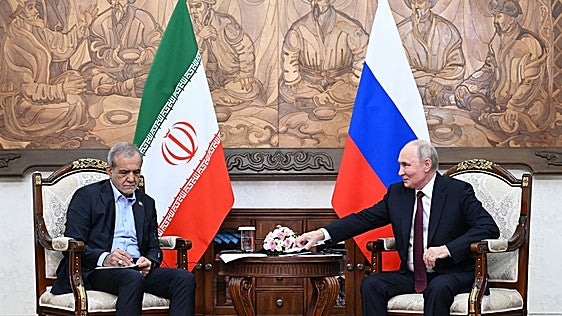 Rusia e Irán se conjuran para «resistir» las sanciones internacionales por las guerras