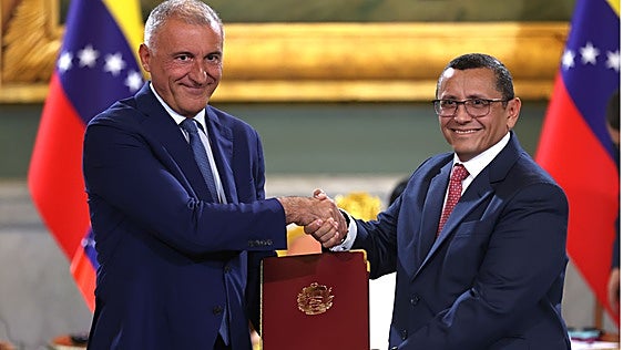 Trump formaliza la entrada de EE UU en el petróleo venezolano y decidirá su reparto