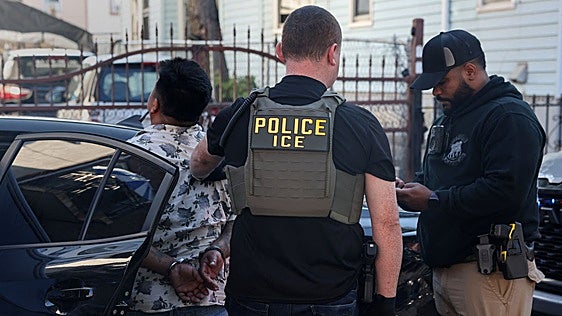 Las deportaciones ponen en riesgo el apoyo hispano a Trump en unas elecciones cruciales