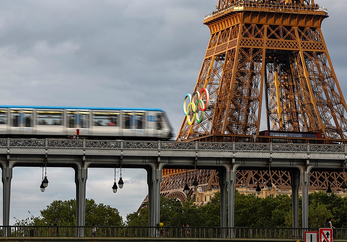 Strike at the Eiffel Tower Over Religious Discrimination