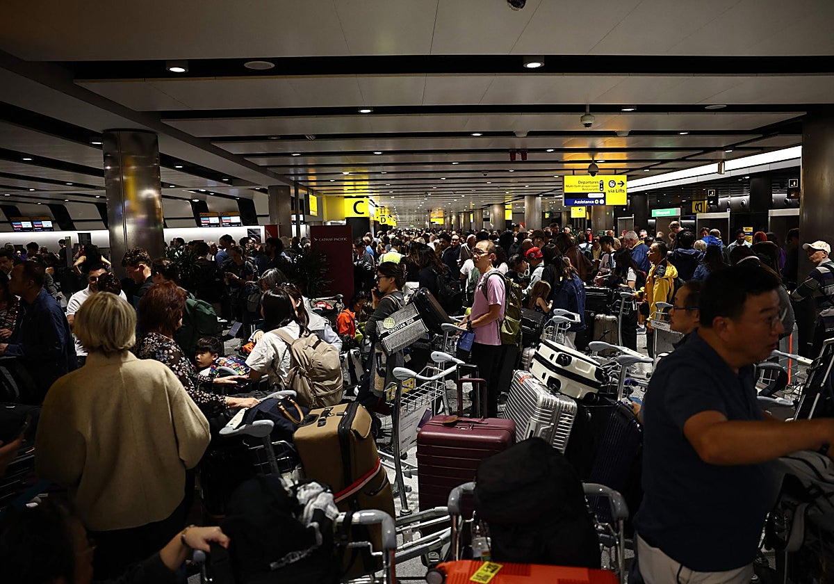 Más de 1.900 vuelos cancelados en el segundo día de caos en los aeropuertos británicos