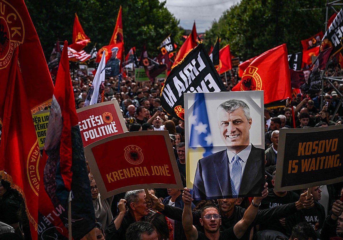 Condenan a 25 años de cárcel al expresidente de Kosovo Hashim Thaci por crímenes de guerra