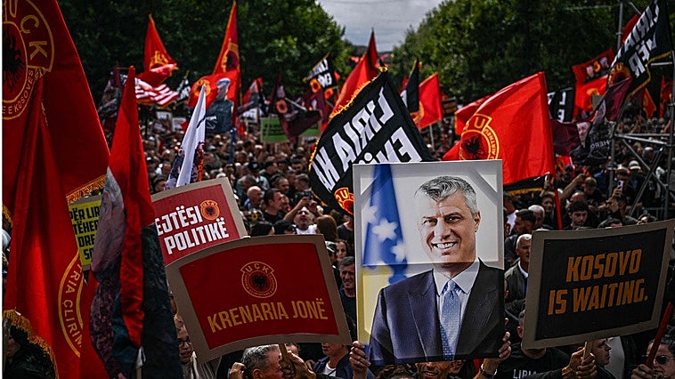 Condenan a 25 años de cárcel al expresidente de Kosovo Hashim Thaci por crímenes de guerra