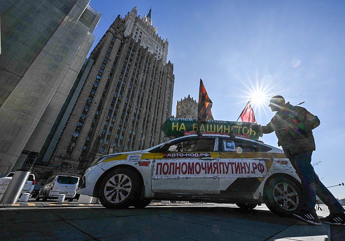 Delegados electorales del partido ruso Yabloko son citados a alistarse el día de los comicios