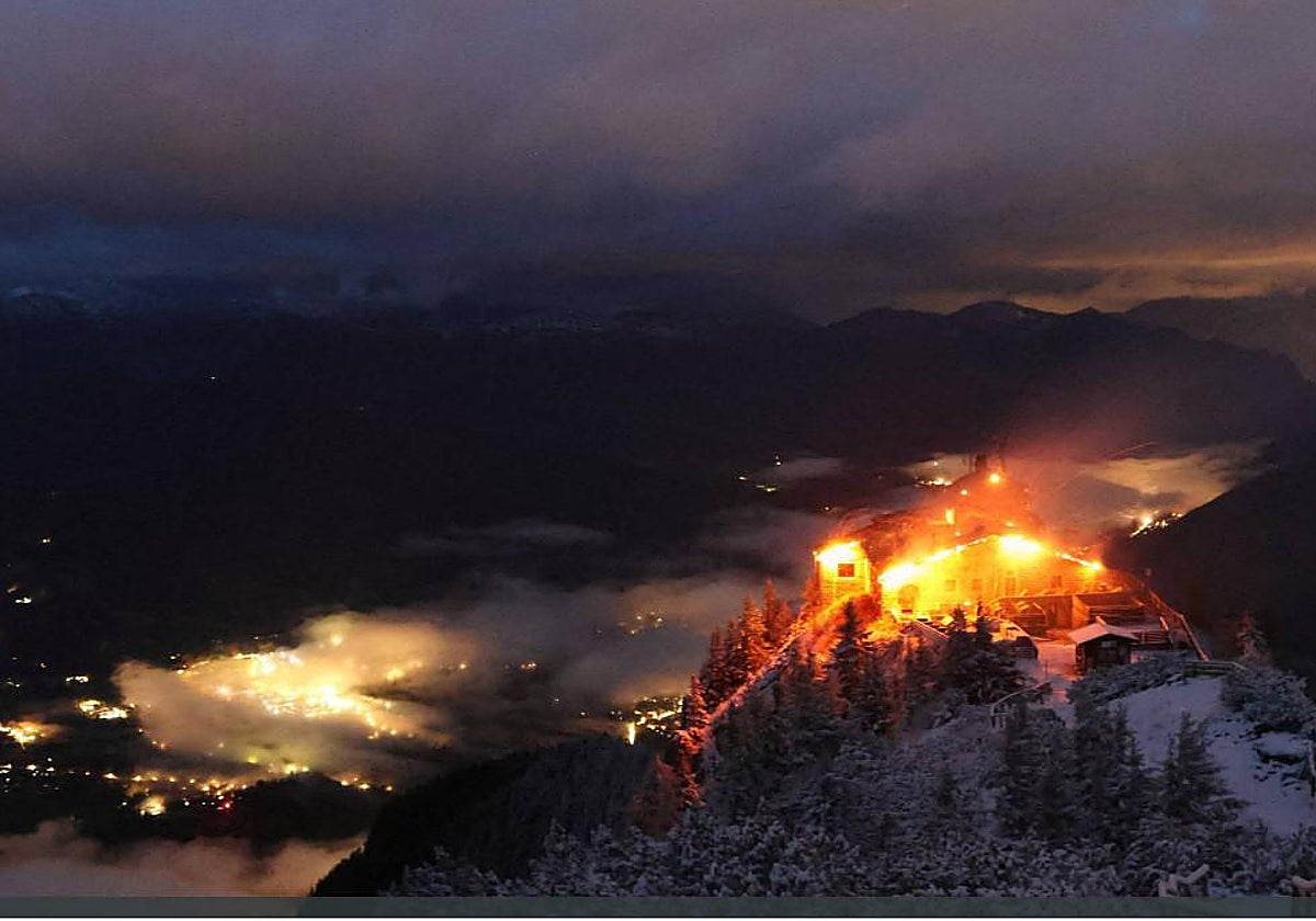 Arde el Nido del Águila, el refugio de Hitler en las montañas de Baviera