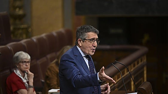 Patxi López carga contra Feijóo por nombrar a su padre y le insta a dejar de ser «tan ruin»