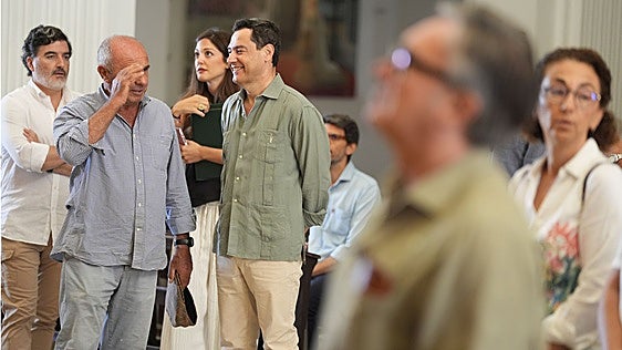 Un debate de investidura de final incierto examina el perfil centrista de Juanma Moreno