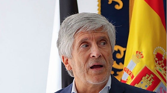 Marlaska admite ahora que llegar a la «normalidad» en Ceuta llevará tiempo y anuncia refuerzos para agilizar expulsiones
