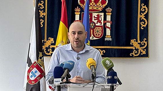 Un juzgado abre diligencias contra el delegado del Gobierno de Ceuta por la crisis migratoria