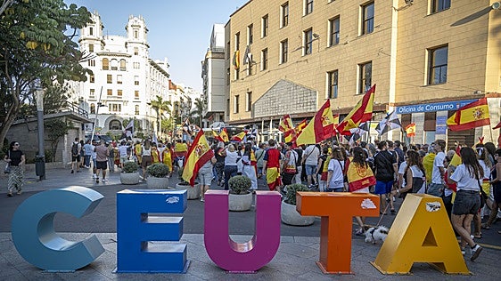 Las concentraciones por Ceuta desatan el choque político ante las acusaciones de instrumentalizar la causa