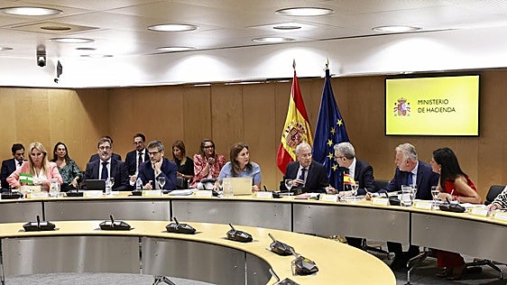 El Gobierno aprueba la nueva financiación en el CPFF con todas las autonomías en contra salvo Cataluña y Canarias