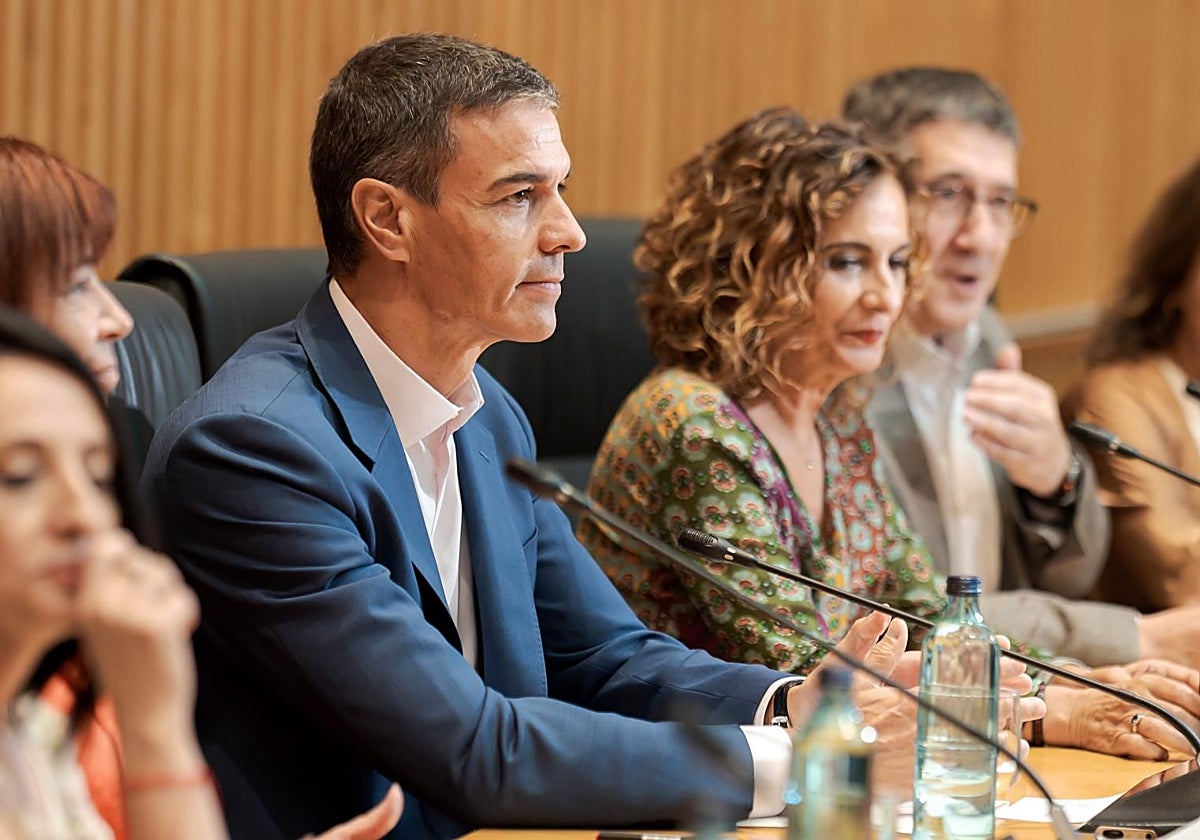 Sánchez agita el «aviso» de la «amenaza ultra» en Sajonia Anhalt para enjuagar el malestar por su gestión en Ceuta