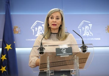 La portavoz de Sumar en el Congreso, Verónica Martínez Barbero, durante la rueda de prensa de este martes.