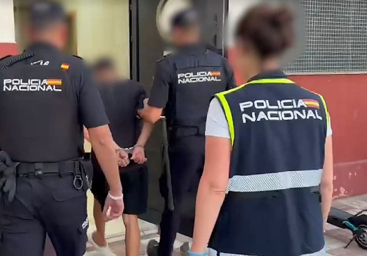 El negocio de la desesperación en Ceuta: 900 euros por dormir en un garaje y 10 euros por cargar el móvil