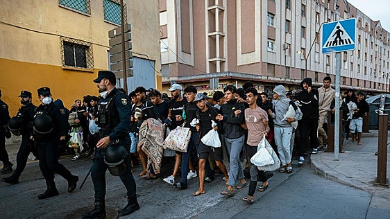 La Audiencia Nacional paraliza el campamento para migrantes en el Puerto de Ceuta tras el recurso del SUP