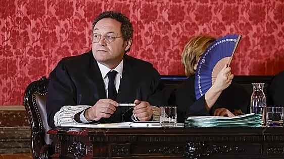 La Fiscalía General maniobró contra reloj para enterrar la denuncia a las 'cloacas' por la operación contra la jueza del hermano de Sánchez