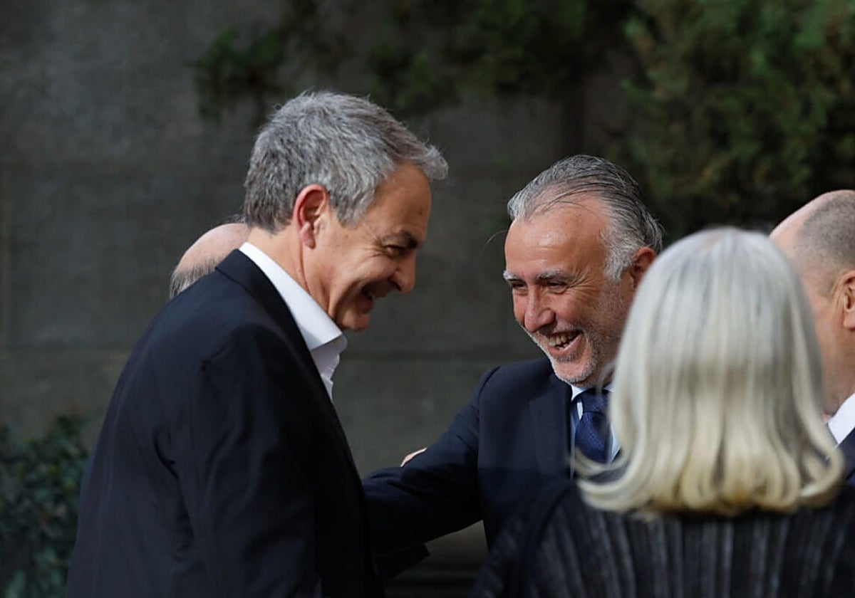 Ángel Víctor Torres saluda a José Luis Rodríguez Zapatero