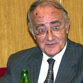 l expresidente del Tribunal Supremo y del Consejo General del Poder Judicial (CGPJ) Javier Delgado, en una foto de archivo tomada en 2001.