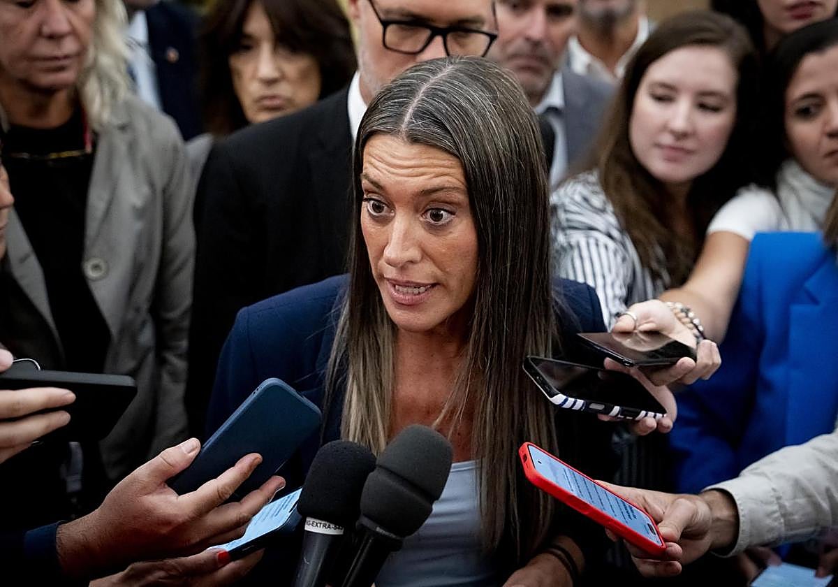 Spanish opposition and Catalan parties criticize Sánchez over snap election call