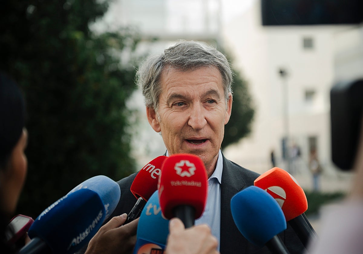 Feijóo atiza a Sánchez por el acuerdo del PSOE con las izquierdas en el Senado: «Es una coalición de desesperados»