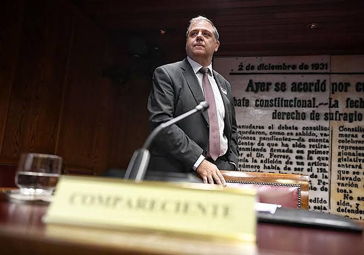 Juan Manuel Serrano ante el Senado en septiembre de 2025.
