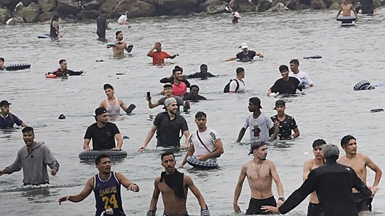 Tres consejeros de Ceuta acusan a Moncloa de ignorar los avisos previos a la crisis migratoria de julio