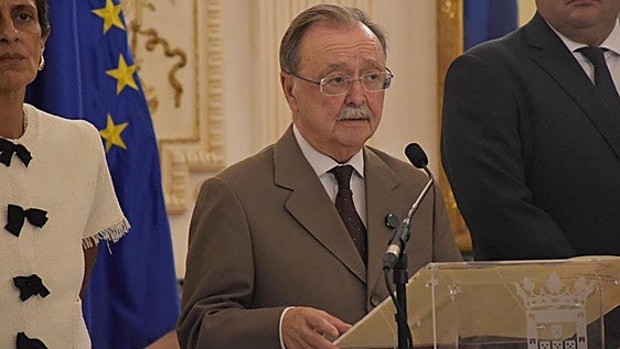 Espalda recta, cabeza alta
