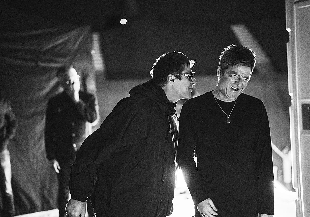 El documental que cambia el errático relato de Oasis