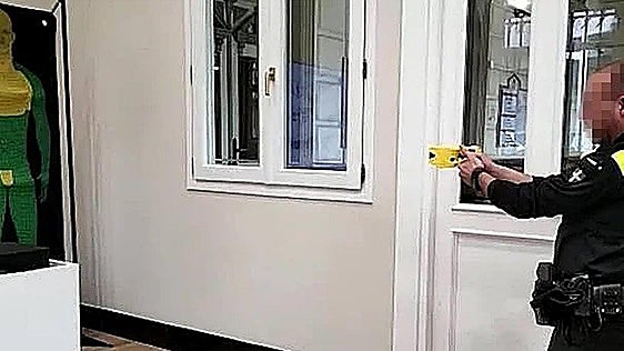 Muere tras ser disparado con una táser un hombre que hirió a tres agentes de Vizcaya