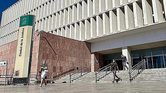 El dueño de un bar de Málaga, condenado por violar a una joven que quedó inconsciente en su local