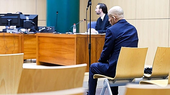 Condenado a solo tres años de cárcel por dejar sin un ojo a su pareja de un manotazo