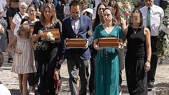 Desgarrador último adiós a la familia del bodeguero Iván Sanz Cid tras el terrible accidente de tráfico de Palencia