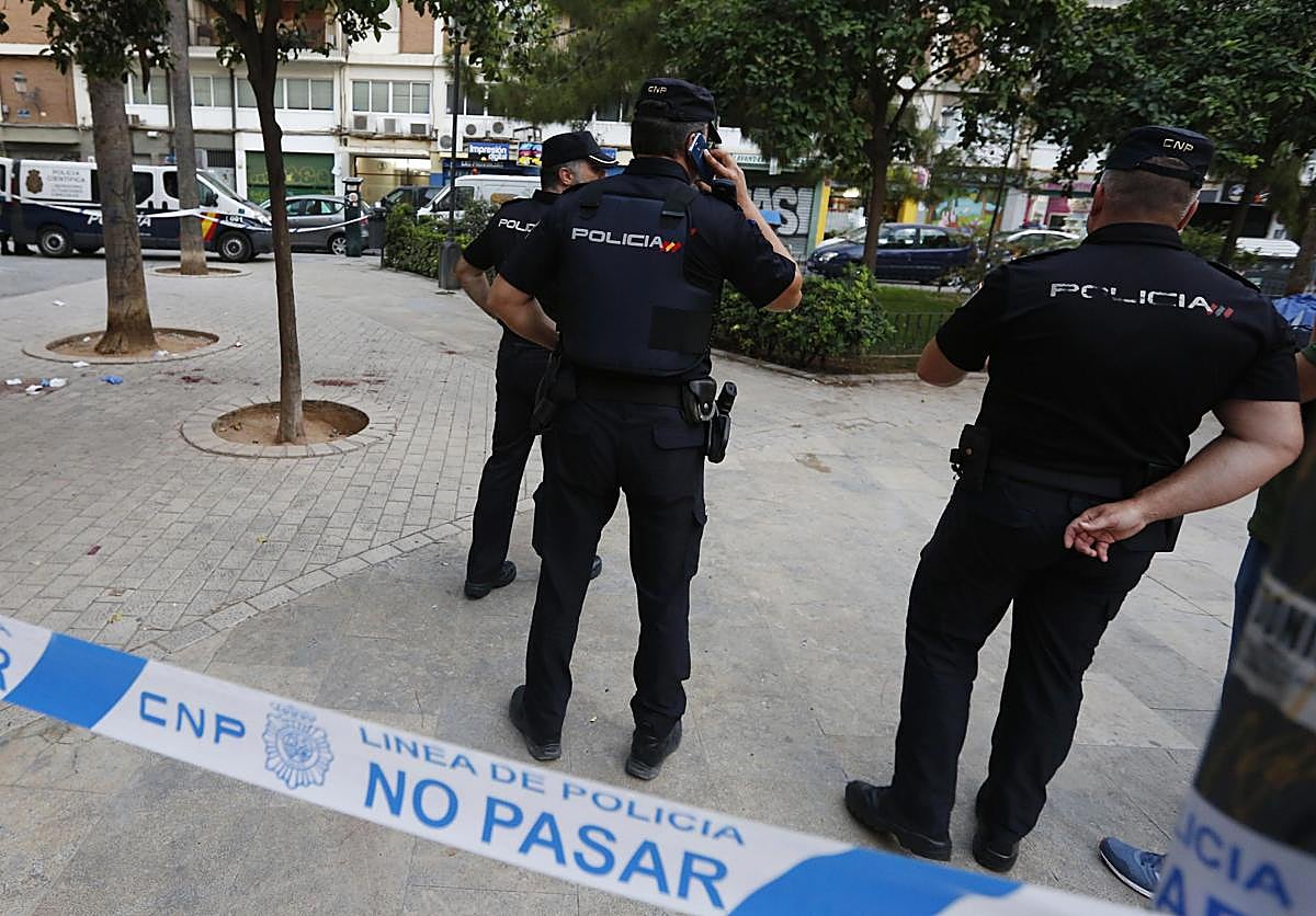 Reyerta por no servirles un kebab: cuatro heridos a cuchilladas y sillazos en Valencia