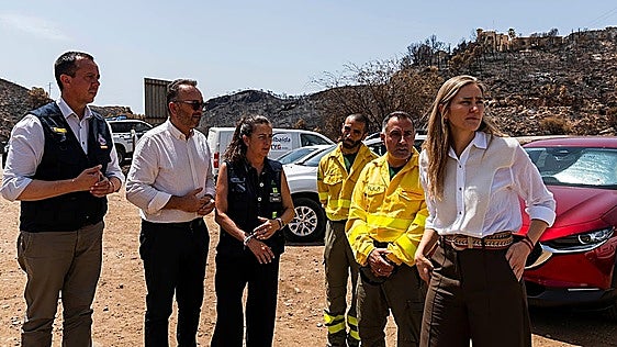 El Gobierno declarará «zona catastrófica» el área afectada por el devastador incendio de Almería