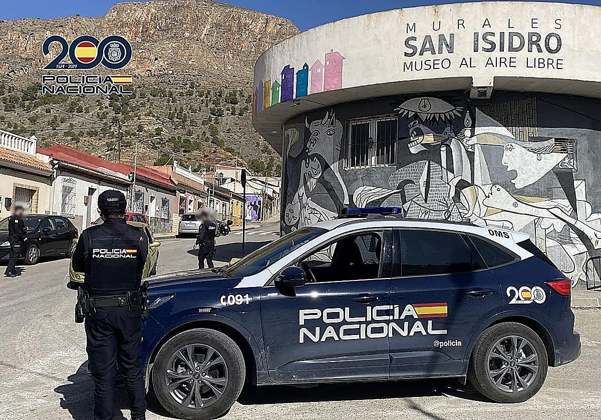 Detenido en Alicante por disparar y golpear a dos familiares de su expareja durante el partido de España