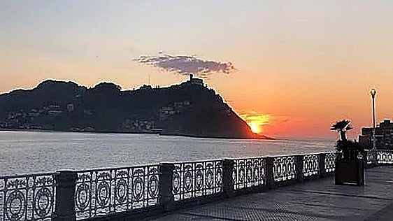 Cinco jóvenes investigados por insultar y agredir a un hombre con la camiseta de España en San Sebastián