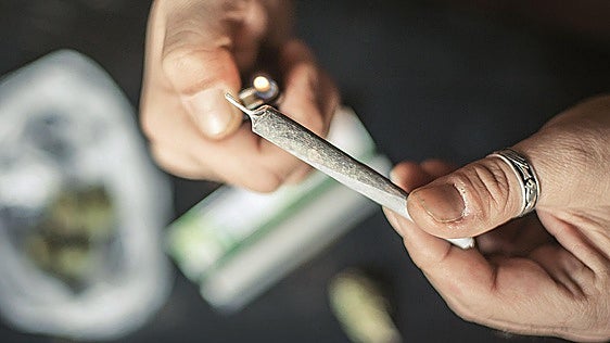 El infierno al lado de mi hija adicta: «Veinte porros al día, cocaína... Temía que la Policía me llamara para decirme que estaba muerta»
