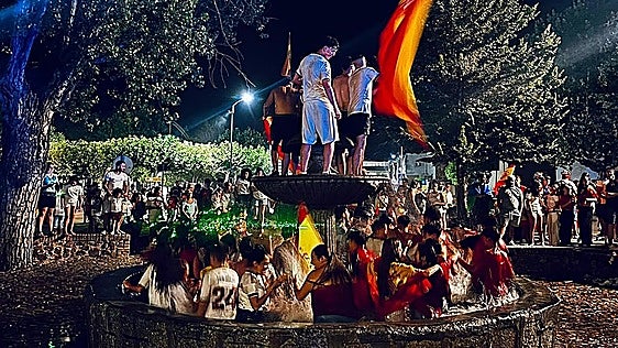 Muere un niño de 13 años en Ciudad Rodrigo tras desprenderse una fuente en la fiesta del Mundial